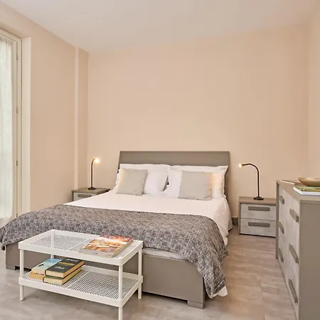 Tra La Rocca E Il Angera