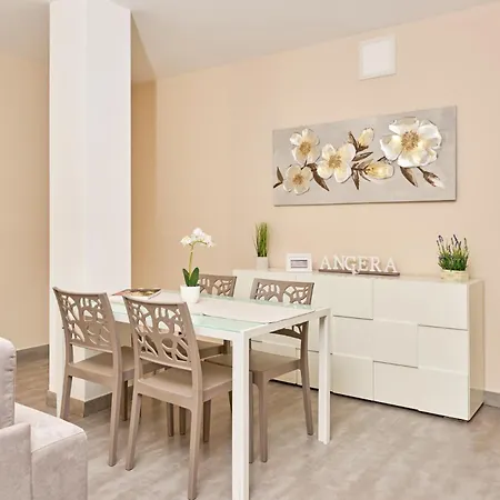 Tra La Rocca E Il Lejlighed