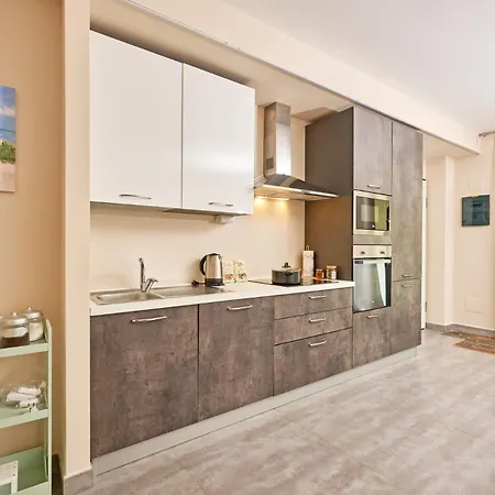 Tra La Rocca E Il * Angera