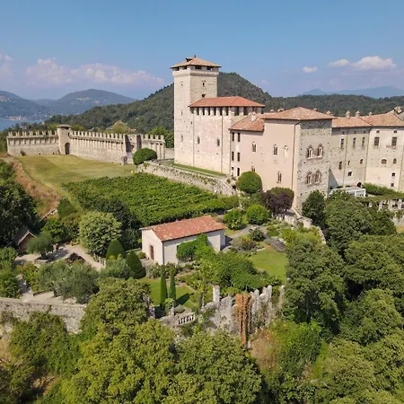 Tra La Rocca E Il *