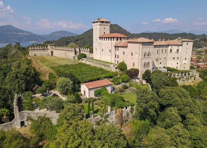 Tra La Rocca E Il *